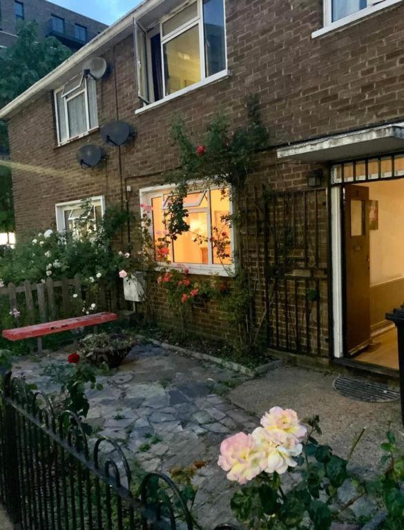 Hotel Whitechapel Lindley House R2 London Exterior foto